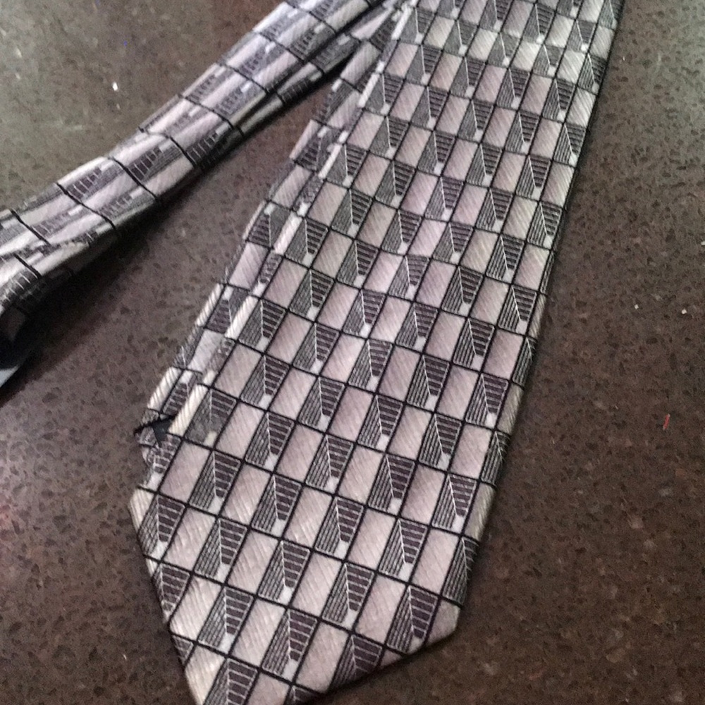 Very nice classy silk tie
